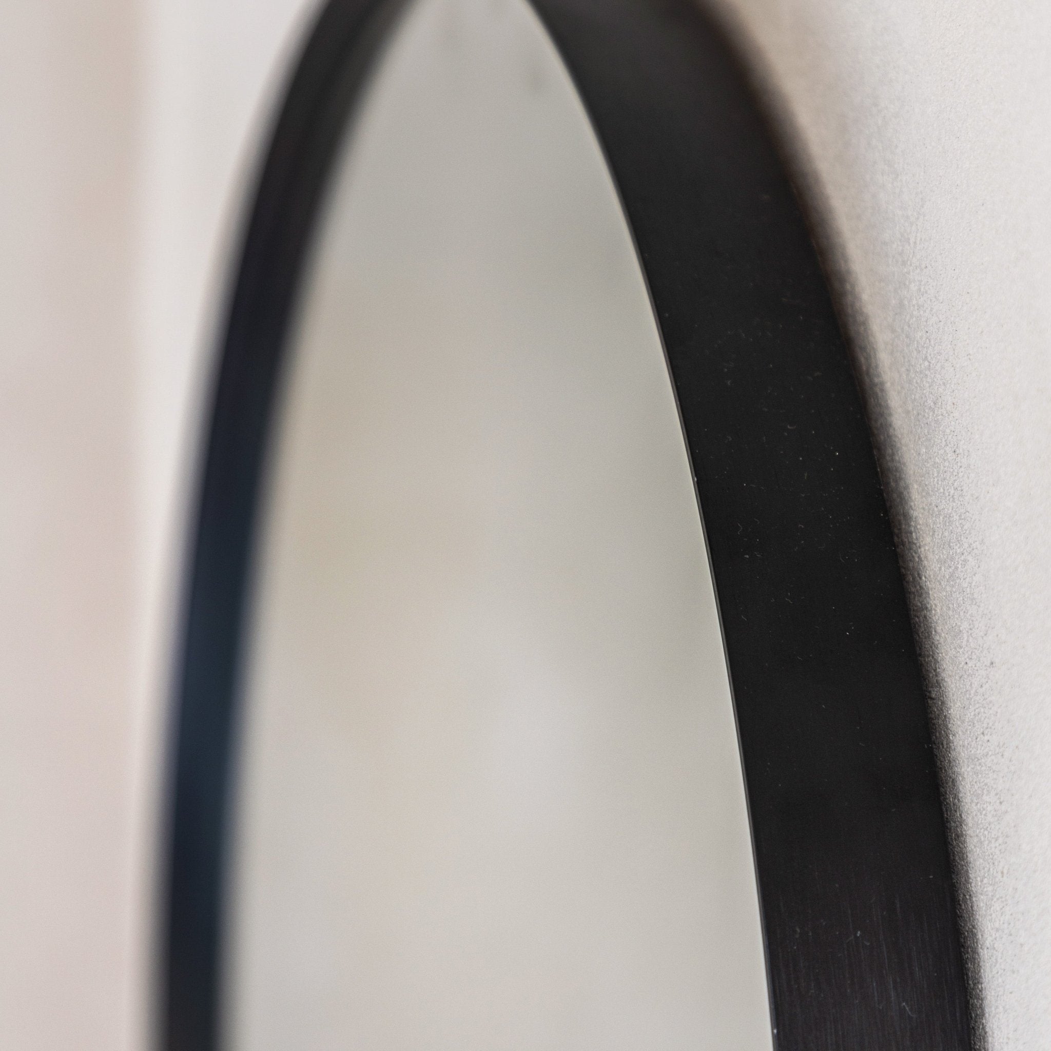 Holworth Large Round Mirror Black - hdesign - Mirrors
